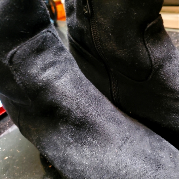 Black booties with western cut design - Picture 3 of 5
